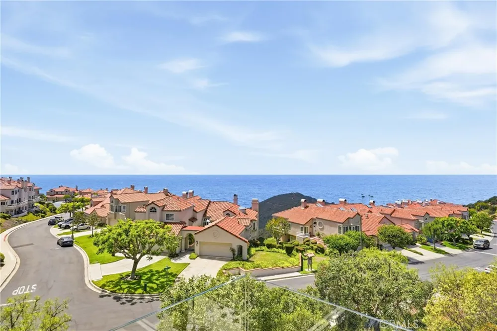 6 Cavalier Laguna Niguel, CA 92677