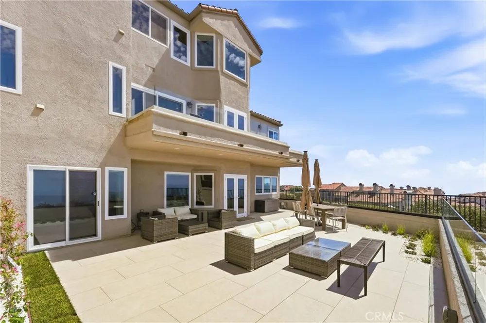 6 Cavalier Laguna Niguel, CA 92677