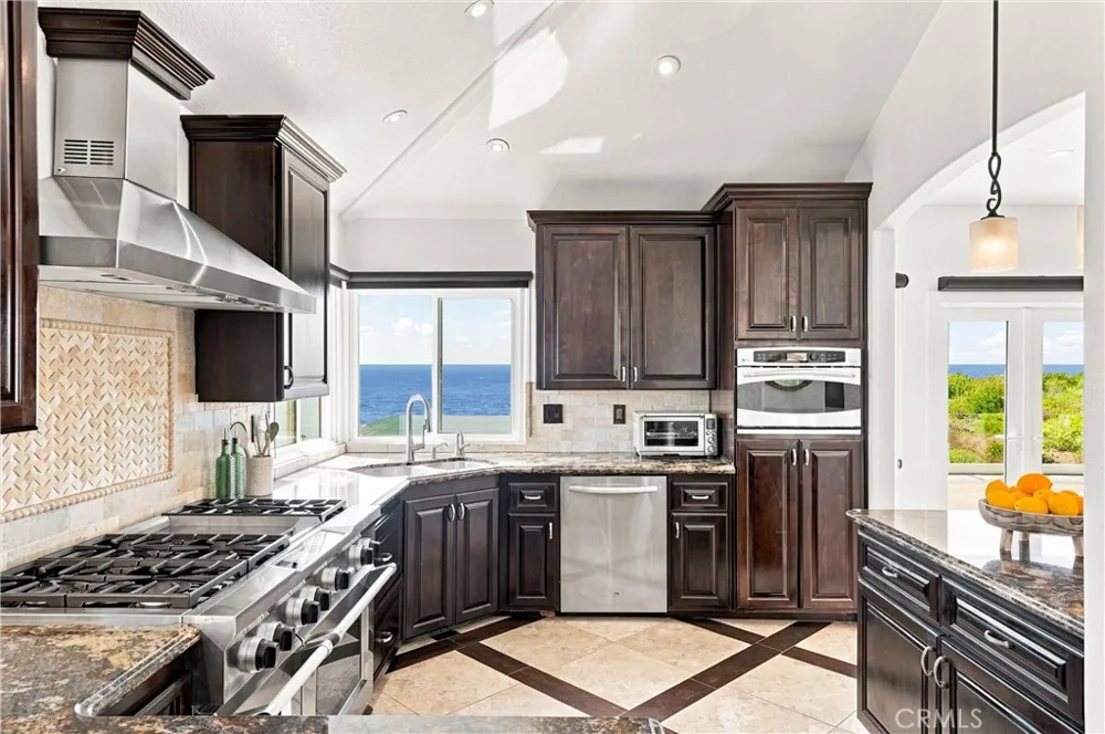 6 Cavalier Laguna Niguel, CA 92677