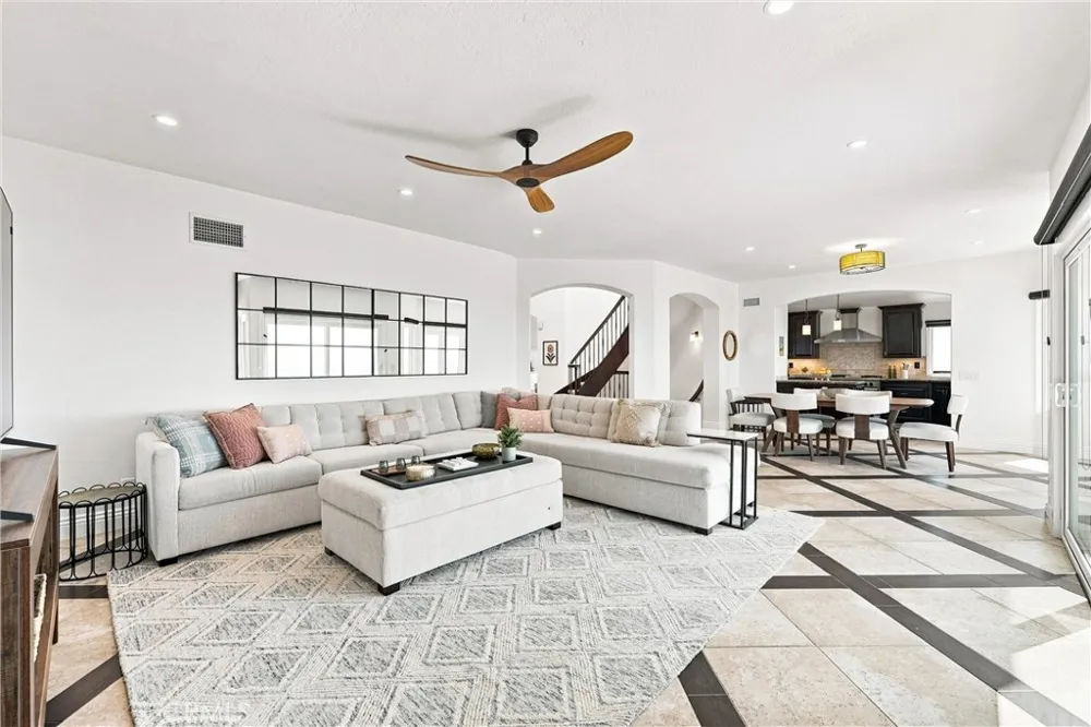 6 Cavalier Laguna Niguel, CA 92677