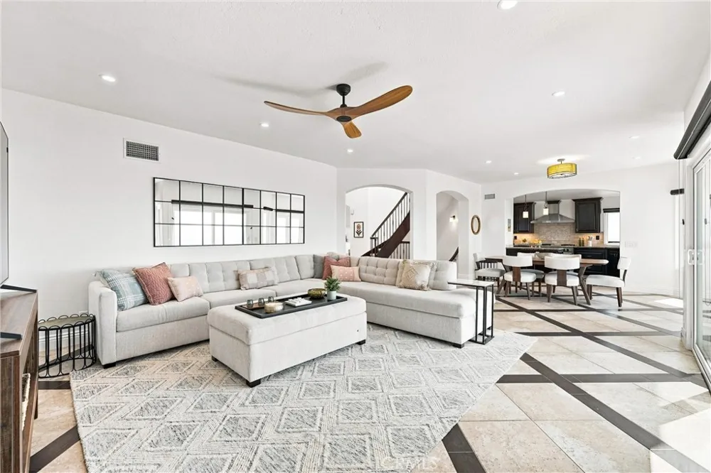 6 Cavalier Laguna Niguel, CA 92677