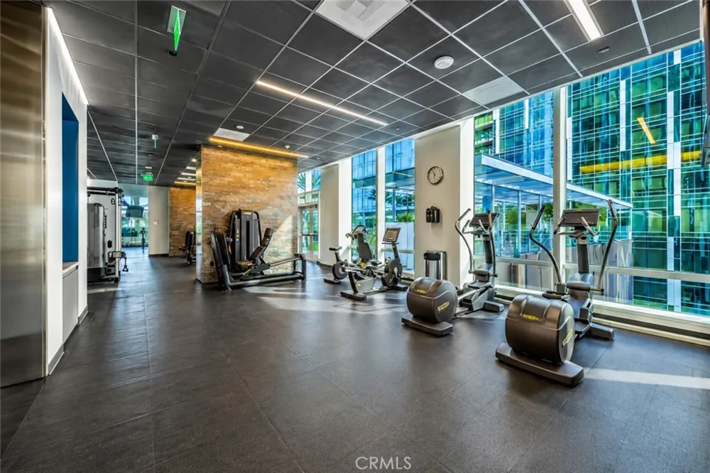877 Francisco Street #1818 Los Angeles, CA 90017