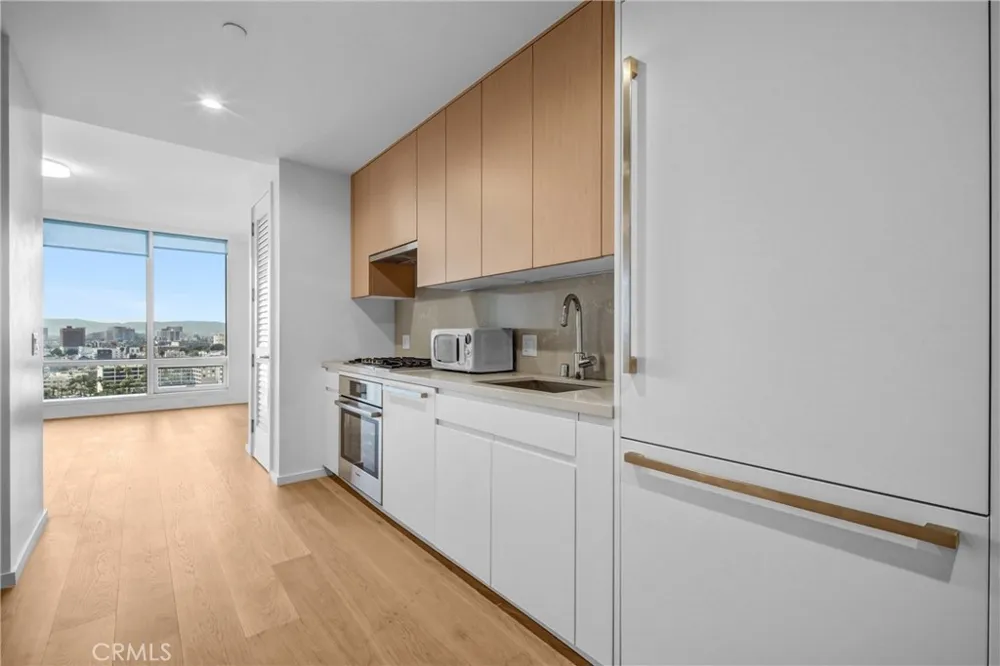 877 Francisco Street #1818 Los Angeles, CA 90017