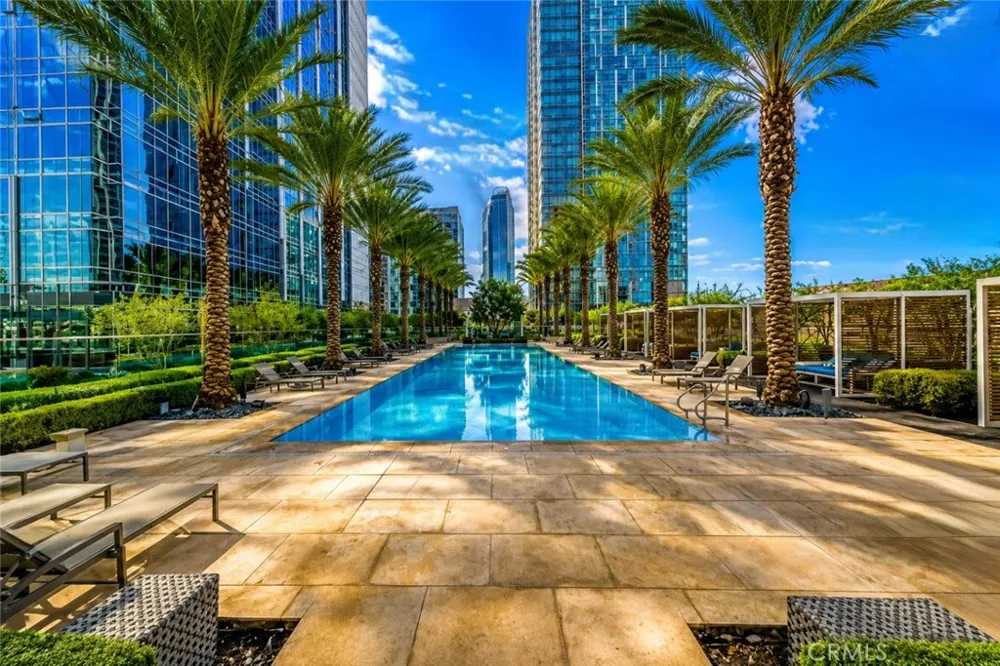 877 Francisco Street #1818 Los Angeles, CA 90017