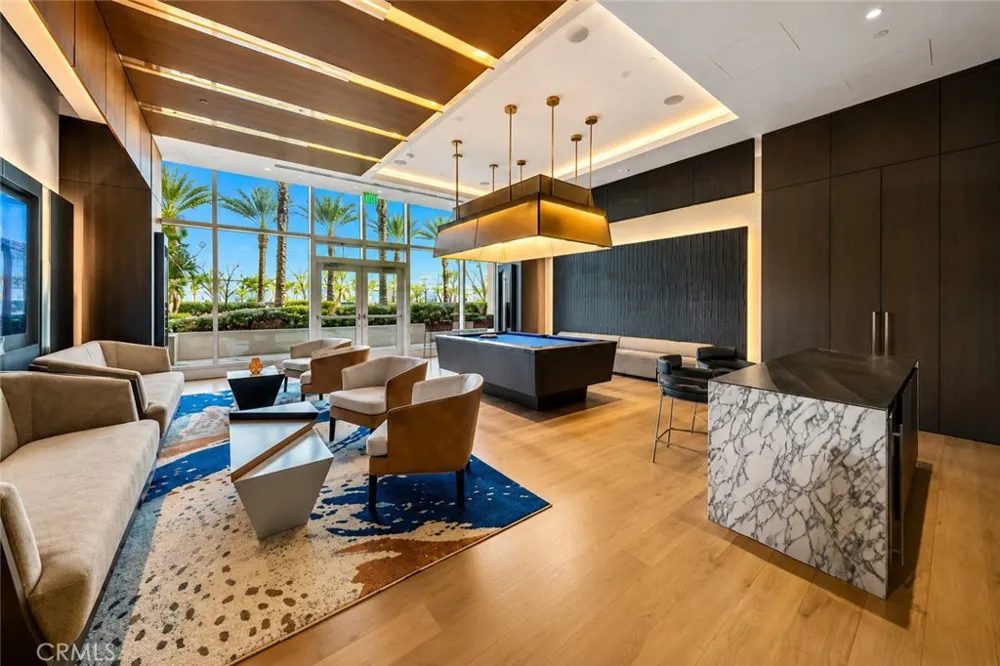 877 Francisco Street #1818 Los Angeles, CA 90017