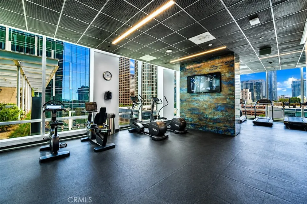 877 Francisco Street #1818 Los Angeles, CA 90017