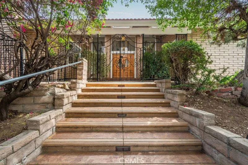 3160 SEPULVEDA BLVD Sherman Oaks, CA 91403