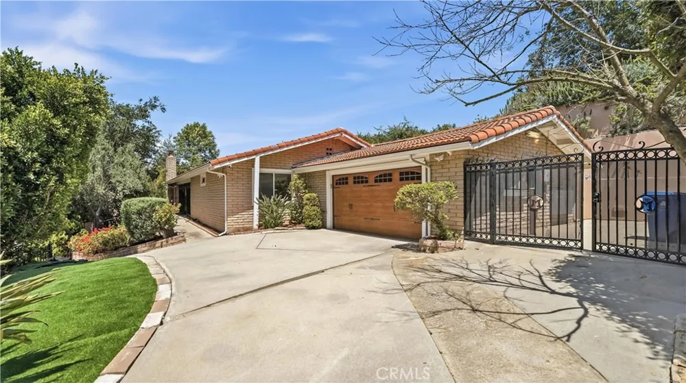 3160 SEPULVEDA BLVD Sherman Oaks, CA 91403