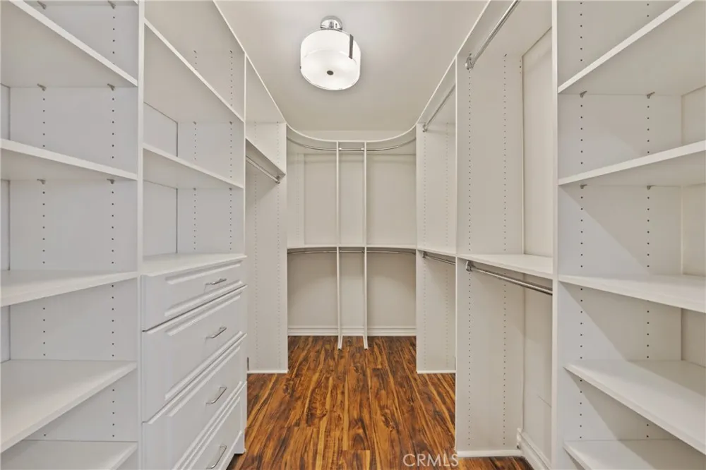 3160 SEPULVEDA BLVD Sherman Oaks, CA 91403