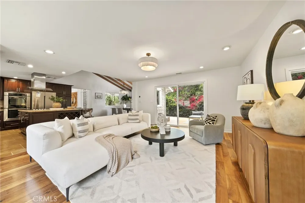 3160 SEPULVEDA BLVD Sherman Oaks, CA 91403