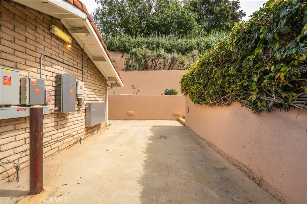 3160 SEPULVEDA BLVD Sherman Oaks, CA 91403