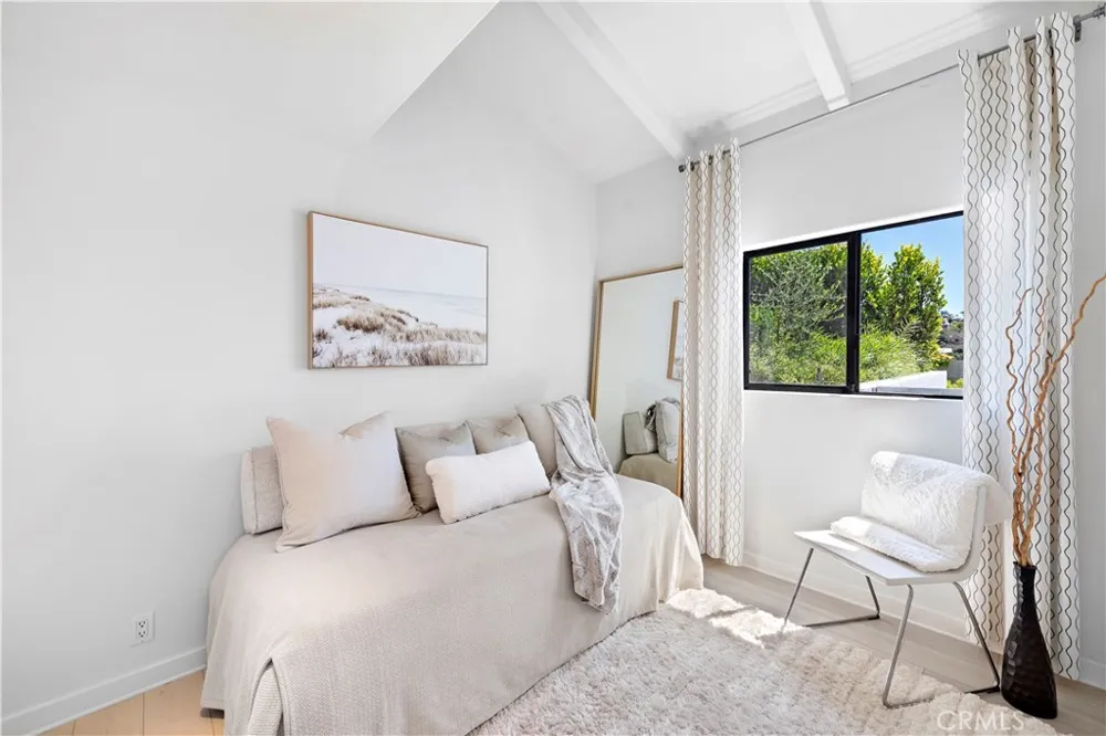 940 Summit Drive Laguna Beach, CA 92651