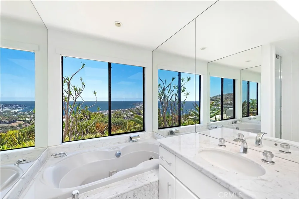 940 Summit Drive Laguna Beach, CA 92651