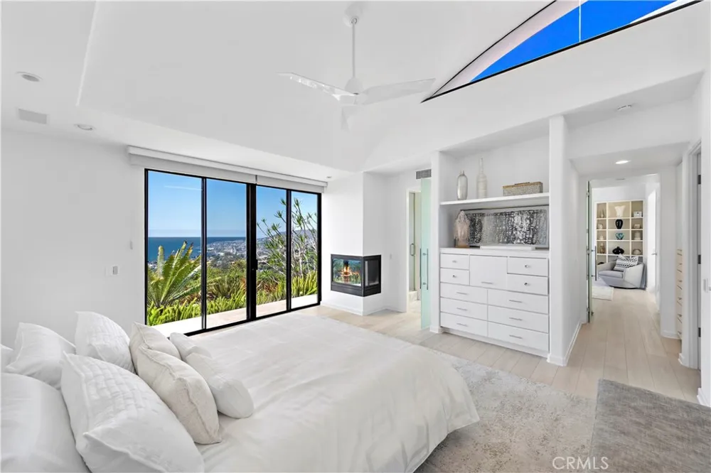 940 Summit Drive Laguna Beach, CA 92651