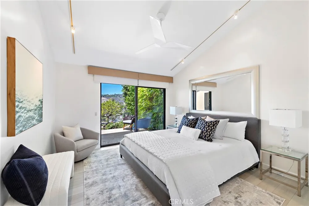 940 Summit Drive Laguna Beach, CA 92651