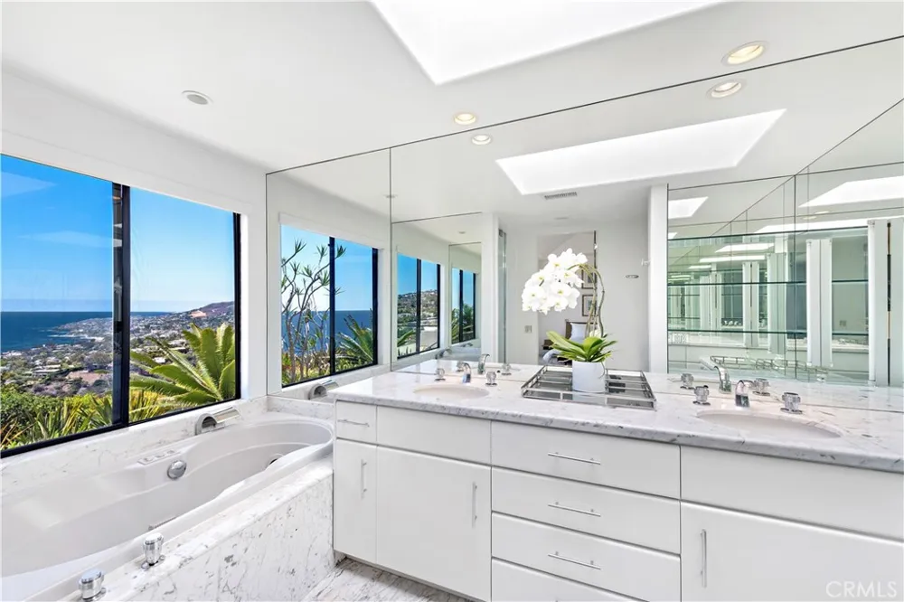 940 Summit Drive Laguna Beach, CA 92651