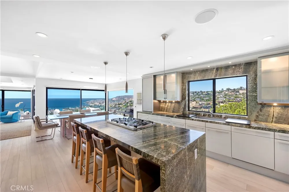 940 Summit Drive Laguna Beach, CA 92651