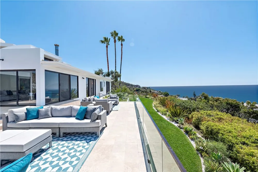 940 Summit Drive Laguna Beach, CA 92651