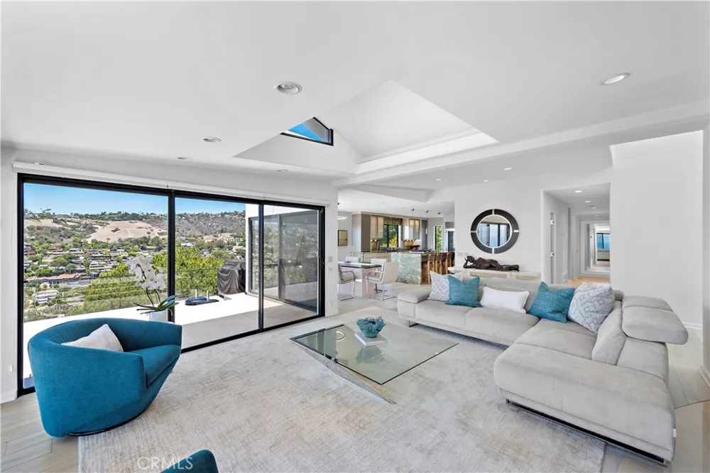 940 Summit Drive Laguna Beach, CA 92651