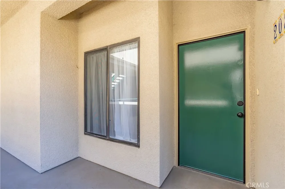 484 S Euclid #202 Pasadena, CA 91101
