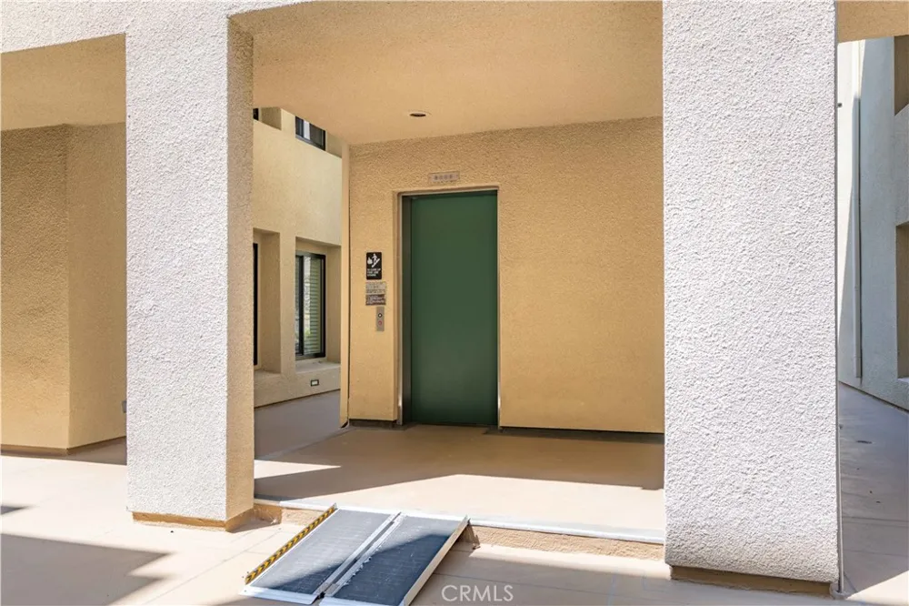 484 S Euclid #202 Pasadena, CA 91101