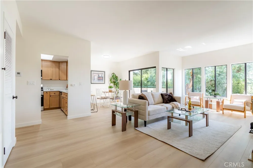 484 S Euclid #202 Pasadena, CA 91101