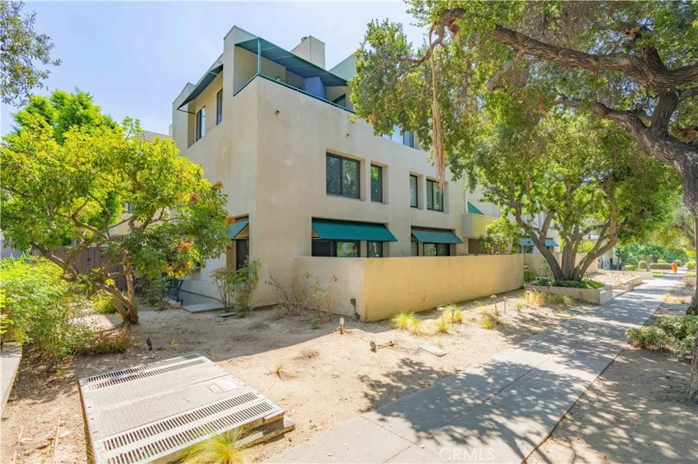 484 S Euclid #202 Pasadena, CA 91101