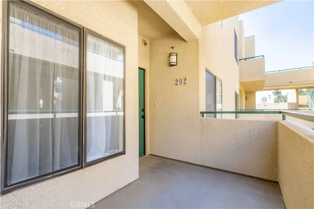 484 S Euclid #202 Pasadena, CA 91101