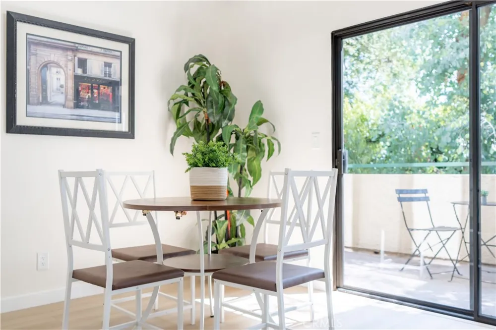 484 S Euclid #202 Pasadena, CA 91101