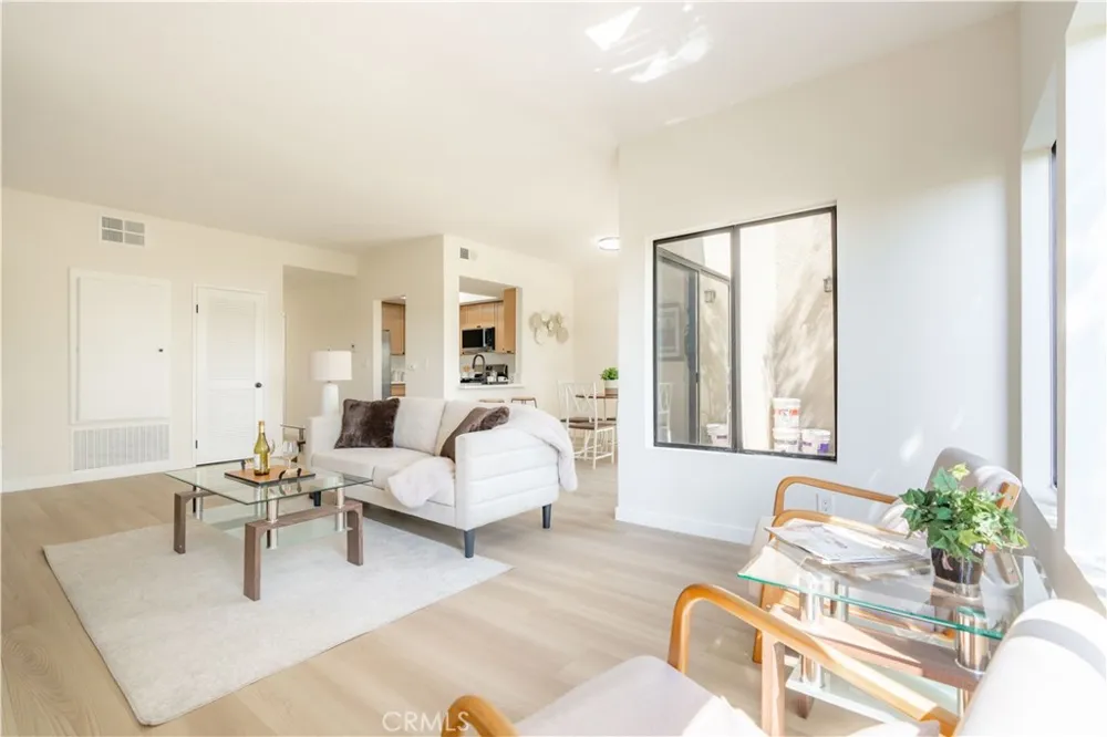 484 S Euclid #202 Pasadena, CA 91101