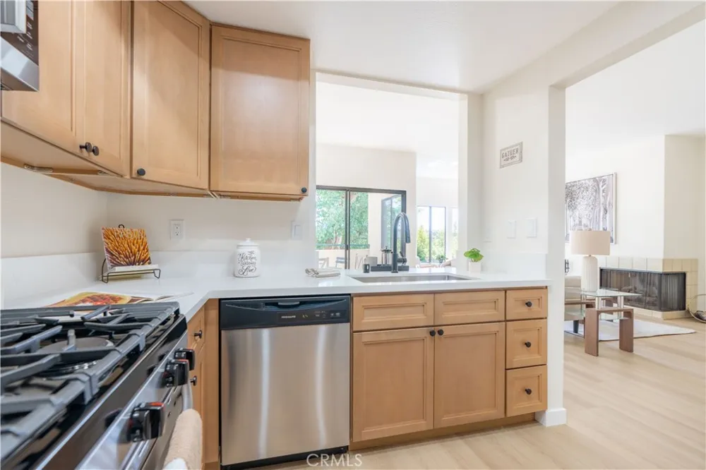 484 S Euclid #202 Pasadena, CA 91101