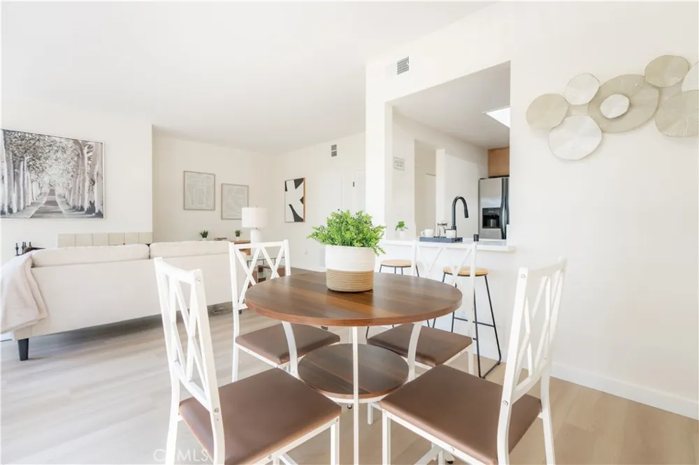 484 S Euclid #202 Pasadena, CA 91101