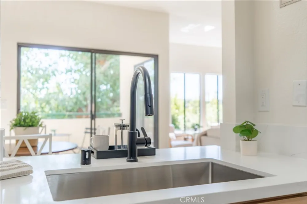 484 S Euclid #202 Pasadena, CA 91101