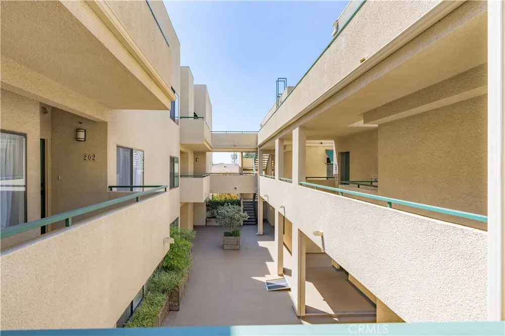 484 S Euclid #202 Pasadena, CA 91101