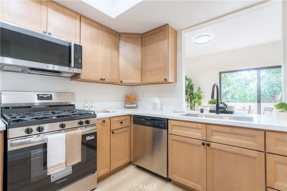 484 S Euclid #202 Pasadena, CA 91101