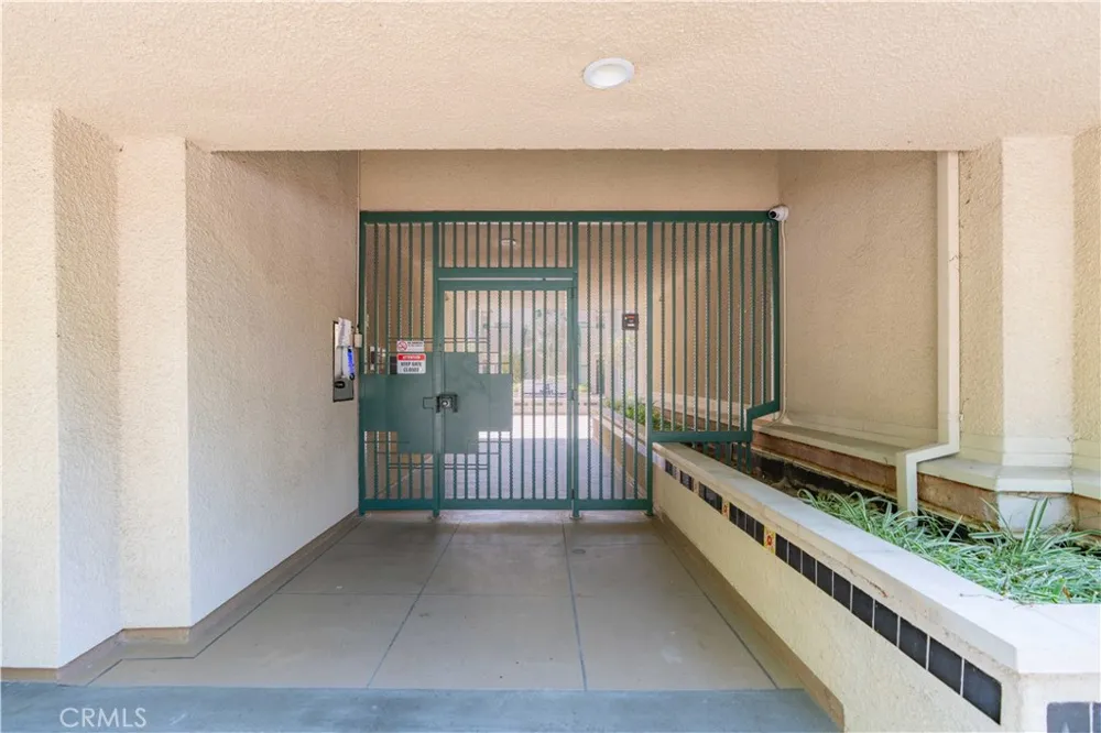484 S Euclid #202 Pasadena, CA 91101