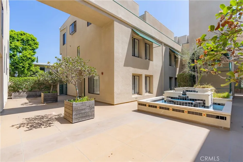484 S Euclid #202 Pasadena, CA 91101