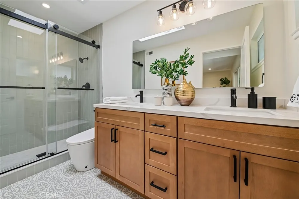 25141 Madeira Laguna Hills, CA 92653