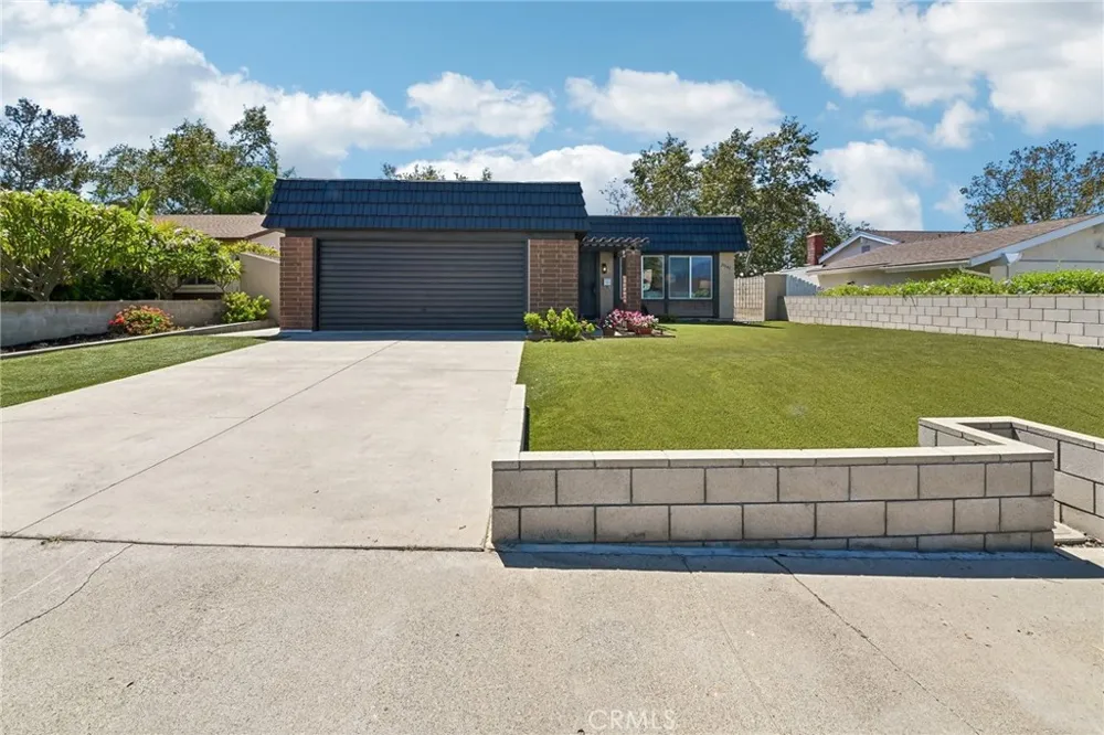 25141 Madeira Laguna Hills, CA 92653