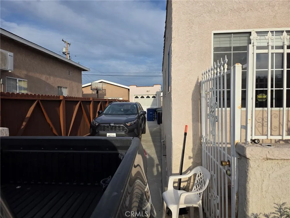 668 Clela Los Angeles, CA 90022