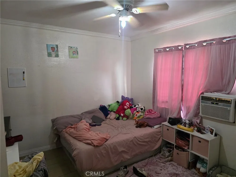 668 Clela Los Angeles, CA 90022