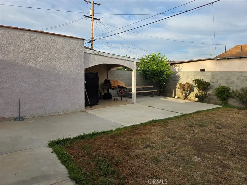668 Clela Los Angeles, CA 90022
