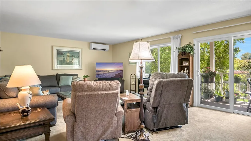 2401 Via Mariposa W #2A Laguna Woods, CA 92637