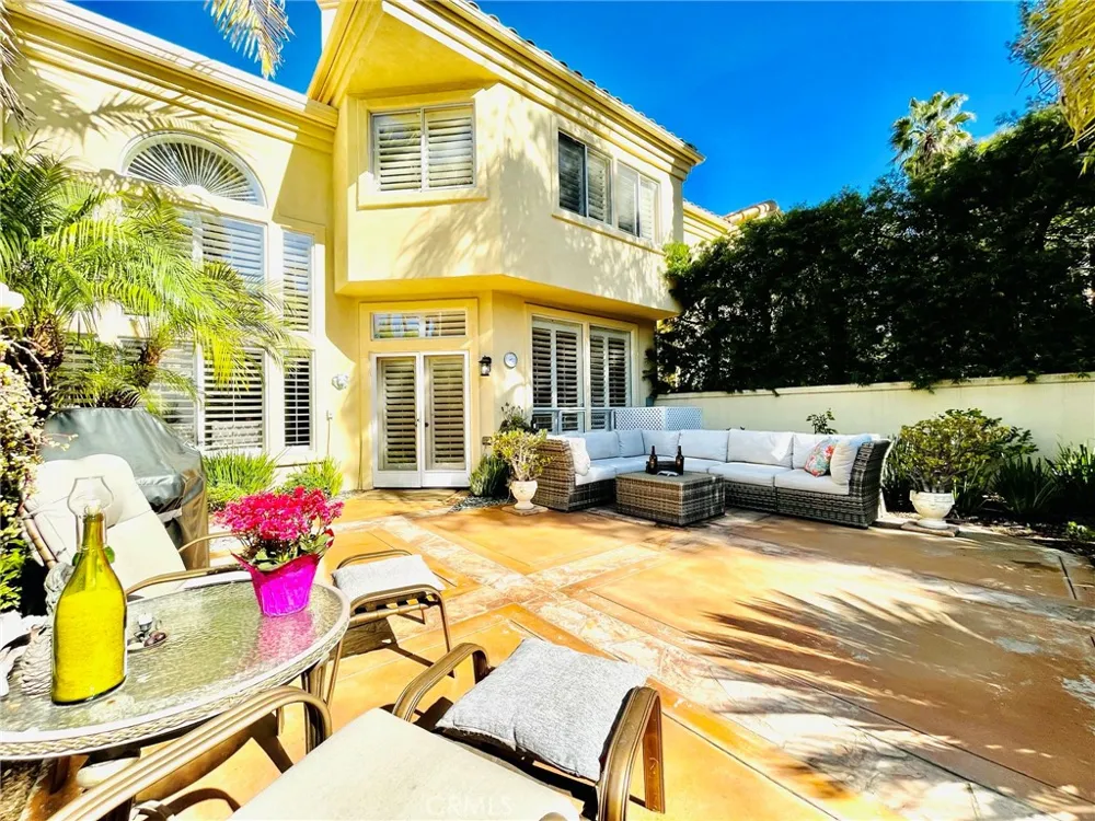 26465 La Traviata Laguna Hills, CA 92653