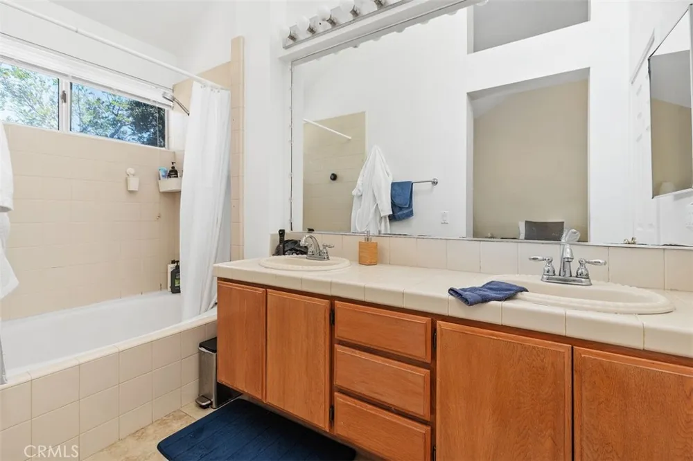 7 Del Perlatto Irvine, CA 92614