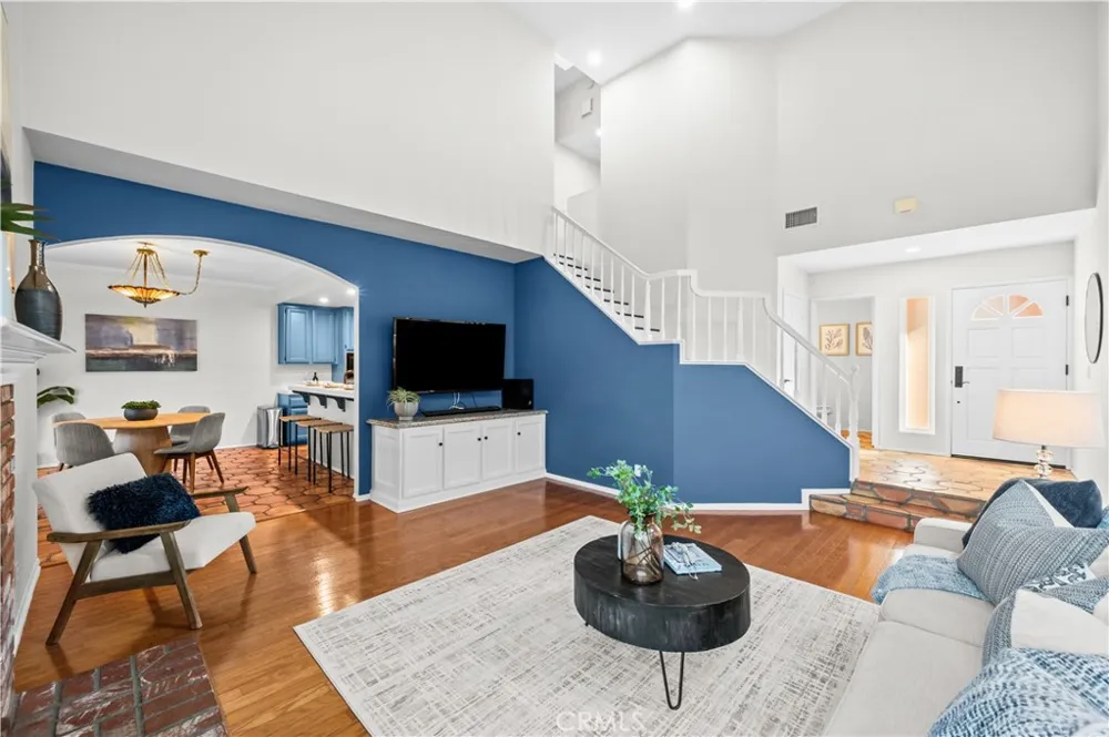 208 Calabria Court Costa Mesa, CA 92627