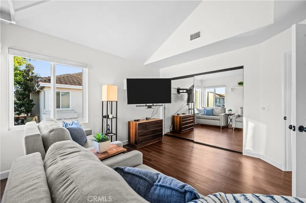 208 Calabria Court Costa Mesa, CA 92627