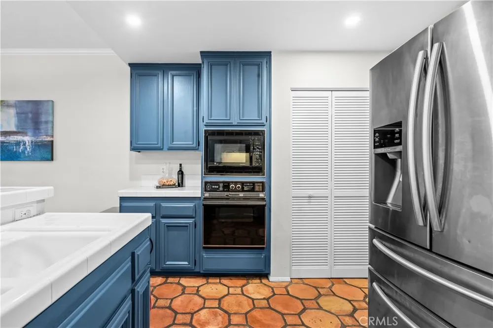 208 Calabria Court Costa Mesa, CA 92627