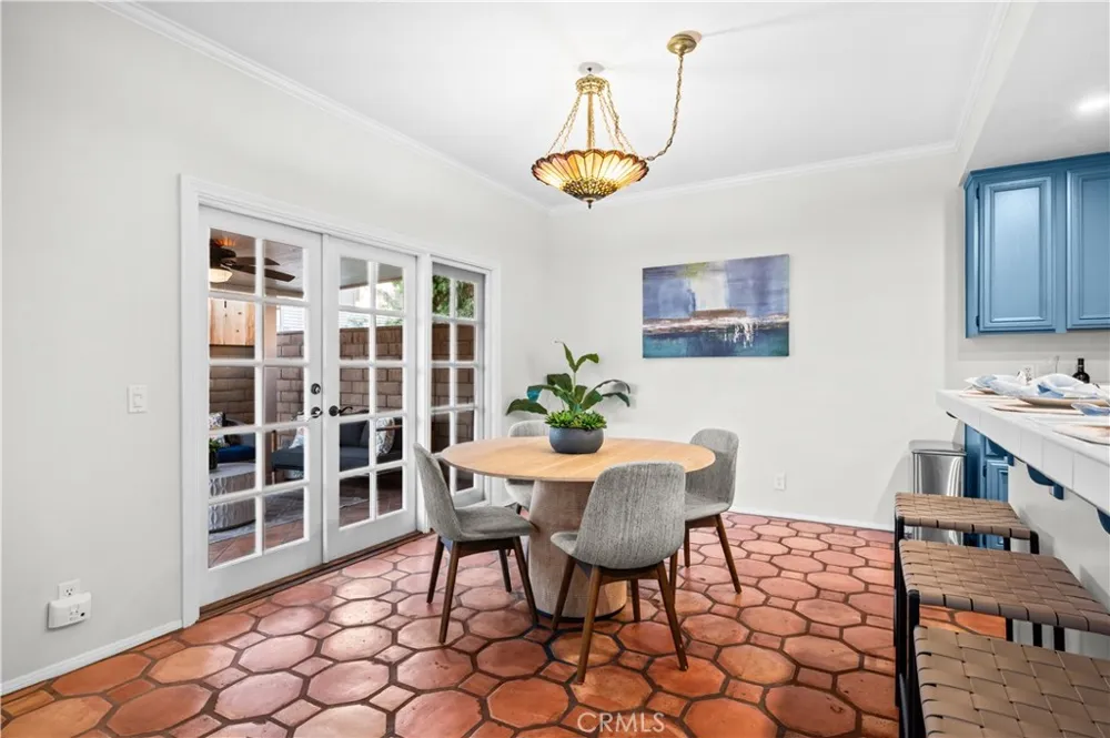 208 Calabria Court Costa Mesa, CA 92627