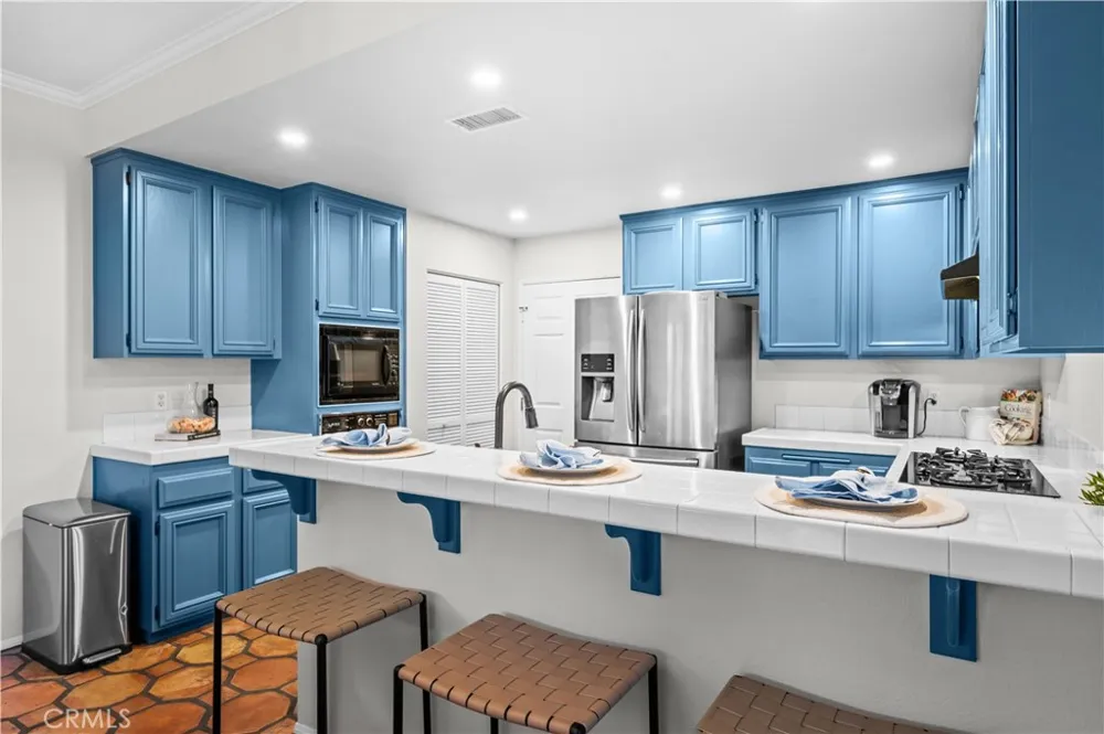 208 Calabria Court Costa Mesa, CA 92627